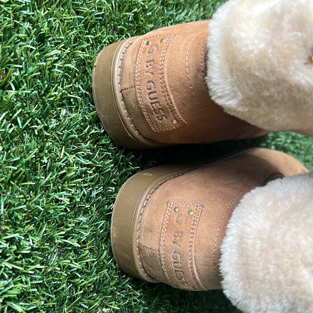 Woman Ugg boots 8M (fits for 7.5)used - Picture 6 of 9